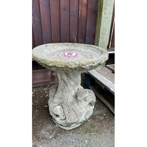 1419 - A RECONSTITUTED STONE BIRDBATH, 42CM (H) / ALL LOTS ARE LOCATED IN SL0 9LG, REGRETFULLY WE DO NOT OF... 