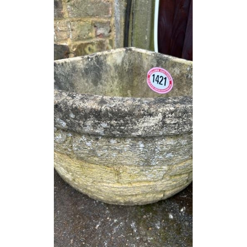 1421 - A RECONSTITUTED STONE CORNER PLANTER, 43CM (H) X 62CM (W) X 45CM (D) / ALL LOTS ARE LOCATED IN SL0 9... 
