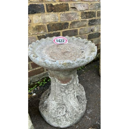 1422 - A RECONSTITUTED STONE BIRDBATH, 53CM (H) / ALL LOTS ARE LOCATED IN SL0 9LG, REGRETFULLY WE DO NOT OF... 