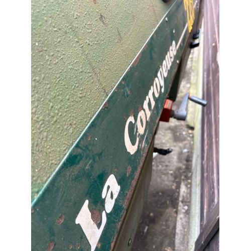 1427 - KXL LA CORROUEUSE 220 MACHINE, 128CM (H) X 125CM (H) X 130CM (D) / ALL LOTS ARE LOCATED IN SL0 9LG, ... 