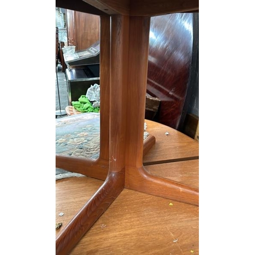 1511 - EXTENDABLE CIRCULAR DANISH TEAK DINING TABLE (INCOMPLETE - NO MIDDLE LEAF), 123 DIAMETER X 70CM (H) ... 