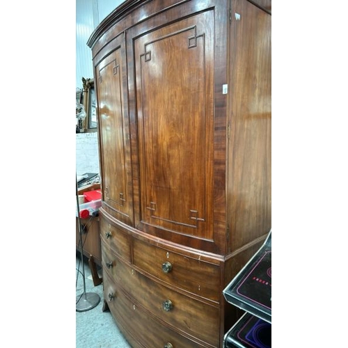 1516 - A LARGE MAHOGANY BOW-FRONT LINEN PRESS, WITH FOUR DRAWERS, 133 X 230 X 52CM / ALL LOTS ARE LOCATED I... 
