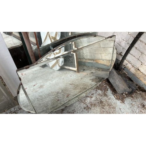 1533 - A SELECTION OF UN-FRAMED MIRROR PANELS OF VARYING SHAPES AND SIZES / ALL LOTS ARE LOCATED IN SL0 9LG... 