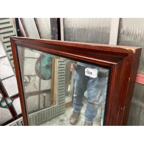 1535 - BEVELLED EDGE MIRROR IN MAHOGANY FRAME, 84 X 91CM / ALL LOTS ARE LOCATED IN SL0 9LG, REGRETFULLY WE ... 