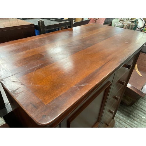 1543 - MAHOGANY WARDROBE WITH FIVE DRAWERS AND HANGING SPACE, 110 X 131 X 61CM / ALL LOTS ARE LOCATED IN SL... 