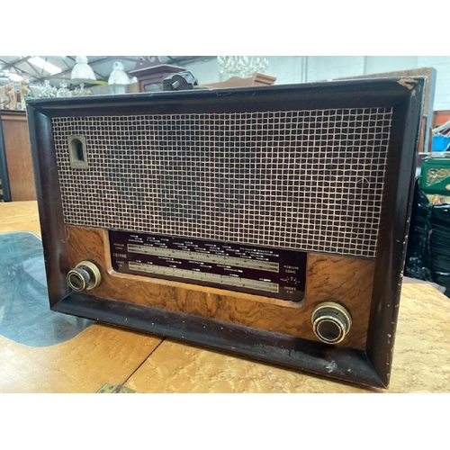 1545 - COSSOR MELODY MASTER' RADIO. MODEL 523. POWERS UP, UNTESTED / ALL LOTS ARE LOCATED IN SL0 9LG, REGRE... 