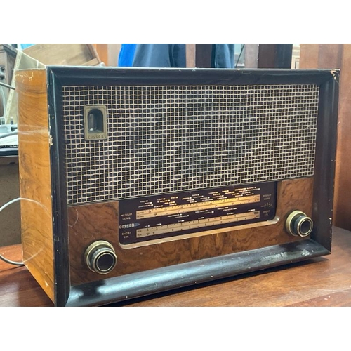 1545 - COSSOR MELODY MASTER' RADIO. MODEL 523. POWERS UP, UNTESTED / ALL LOTS ARE LOCATED IN SL0 9LG, REGRE... 
