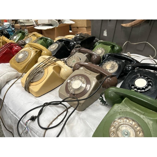 1801 - A COLLECTION OF NINETEEN VINTAGE TELEPHONES / ALL LOTS ARE LOCATED IN SL0 9LG, REGRETFULLY WE DO NOT... 