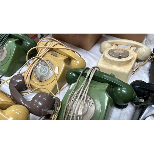 1801 - A COLLECTION OF NINETEEN VINTAGE TELEPHONES / ALL LOTS ARE LOCATED IN SL0 9LG, REGRETFULLY WE DO NOT... 