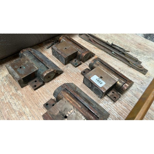 1802 - FOUR HEAVY DUTY HINGES AND PULL HANDLES / ALL LOTS ARE LOCATED IN SL0 9LG, REGRETFULLY WE DO NOT OFF... 