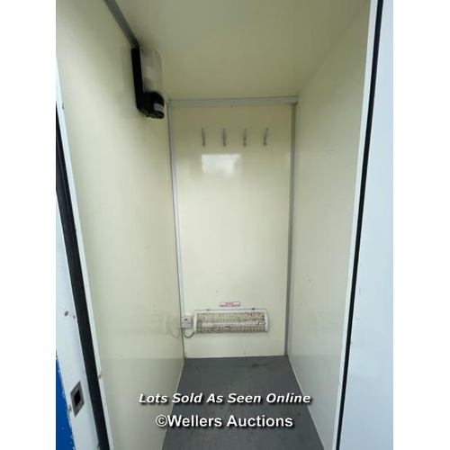 1005 - 6 PERSON 12 X 7.5FT AJC EASY CABIN TOWABLE WELFARE UNIT, INCLUDES WASH BASIN, KETTLE, MICROWAVE, SEA... 