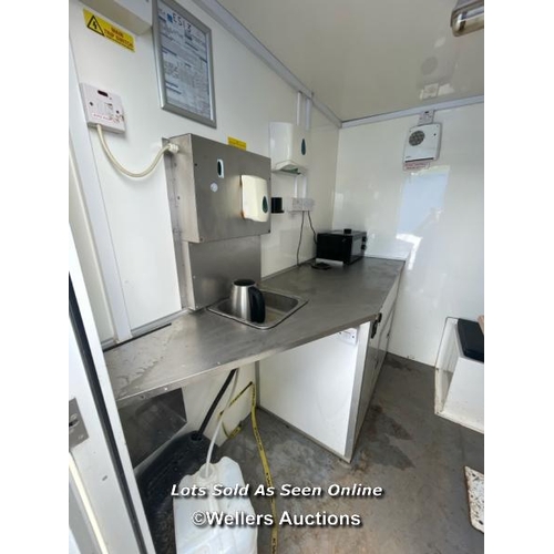 1007 - 6 PERSON 12 X 7.5FT AJC EASY CABIN TOWABLE WELFARE UNIT, INCLUDES WASH BASIN, KETTLE, MICROWAVE, SEA... 