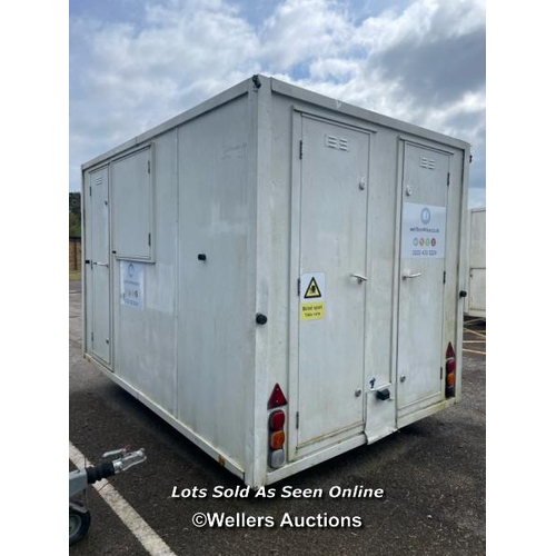 1007 - 6 PERSON 12 X 7.5FT AJC EASY CABIN TOWABLE WELFARE UNIT, INCLUDES WASH BASIN, KETTLE, MICROWAVE, SEA... 