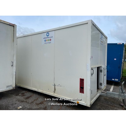 1009 - 6 PERSON 12 X 7.5FT AJC EASY CABIN TOWABLE WELFARE UNIT, INCLUDES WASH BASIN, KETTLE, MICROWAVE, SEA... 