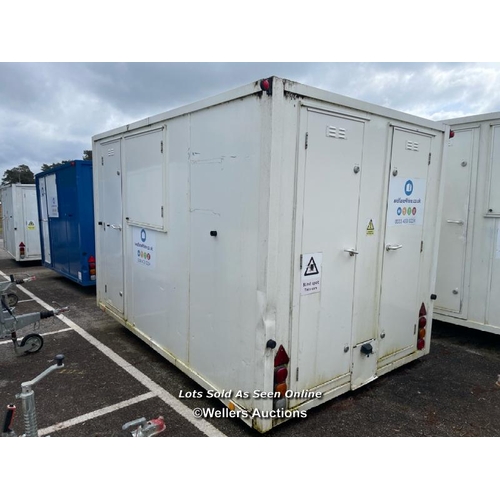 1009 - 6 PERSON 12 X 7.5FT AJC EASY CABIN TOWABLE WELFARE UNIT, INCLUDES WASH BASIN, KETTLE, MICROWAVE, SEA... 