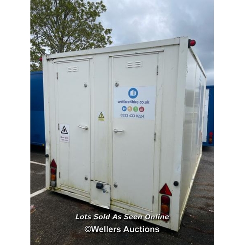 1009 - 6 PERSON 12 X 7.5FT AJC EASY CABIN TOWABLE WELFARE UNIT, INCLUDES WASH BASIN, KETTLE, MICROWAVE, SEA... 