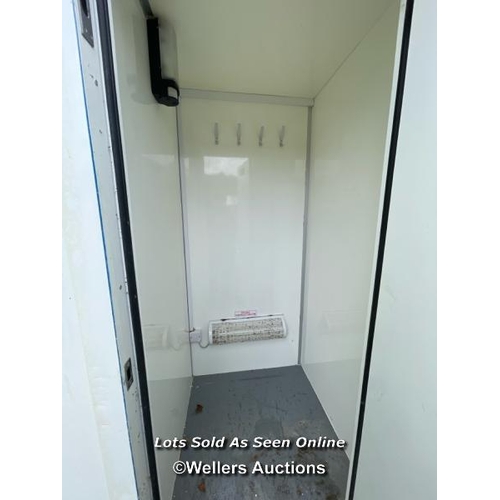 1011 - 6 PERSON 12 X 7.5FT AJC EASY CABIN TOWABLE WELFARE UNIT, INCLUDES WASH BASIN, KETTLE, MICROWAVE, SEA... 