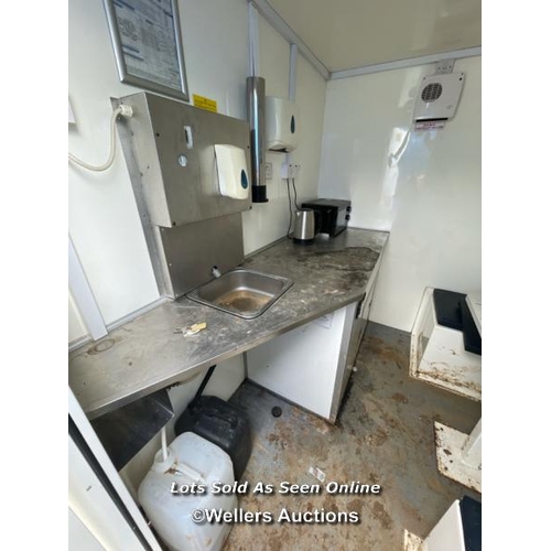 1011 - 6 PERSON 12 X 7.5FT AJC EASY CABIN TOWABLE WELFARE UNIT, INCLUDES WASH BASIN, KETTLE, MICROWAVE, SEA... 