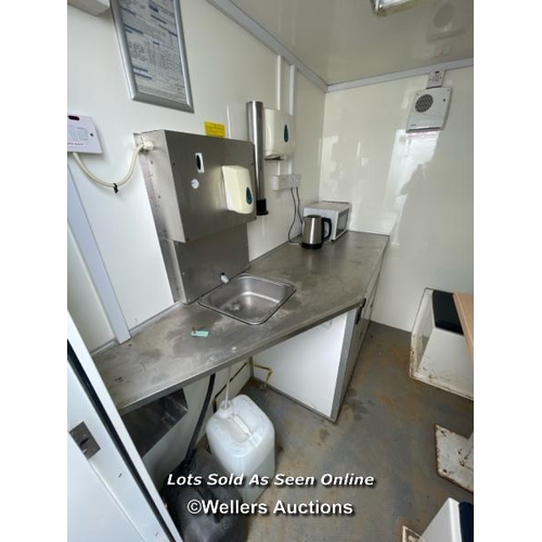 1013 - 6 PERSON 12 X 7.5FT AJC EASY CABIN TOWABLE WELFARE UNIT, INCLUDES WASH BASIN, KETTLE, MICROWAVE, SEA... 