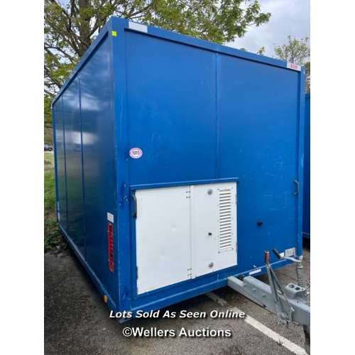 1015 - 6 PERSON 12 X 7.5FT AJC EASY CABIN TOWABLE WELFARE UNIT, INCLUDES WASH BASIN, KETTLE, MICROWAVE, SEA... 