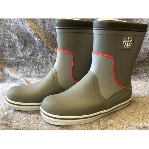 504 - NEW MAINDECK SHORT RUBBER SAILING BOOTS, UK 6.5