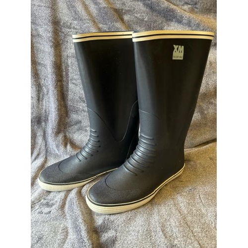 525 - NEW XM YACHTING CRUISING RUBBER SAILING BOOTS, UK 7