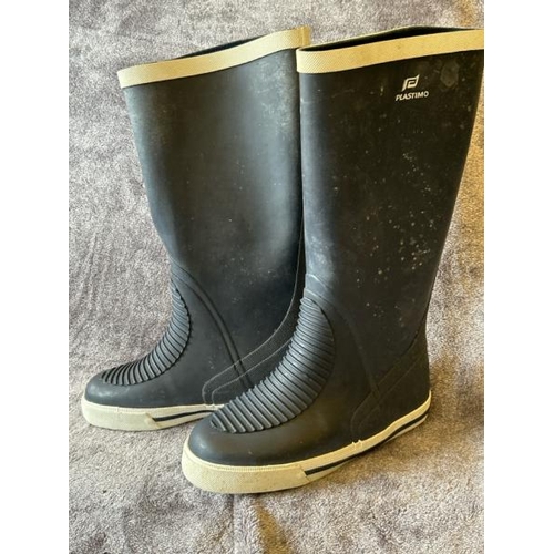 630 - NEW PLASTIMO SAILING BOOTS, UK 4, SHOP SOILED