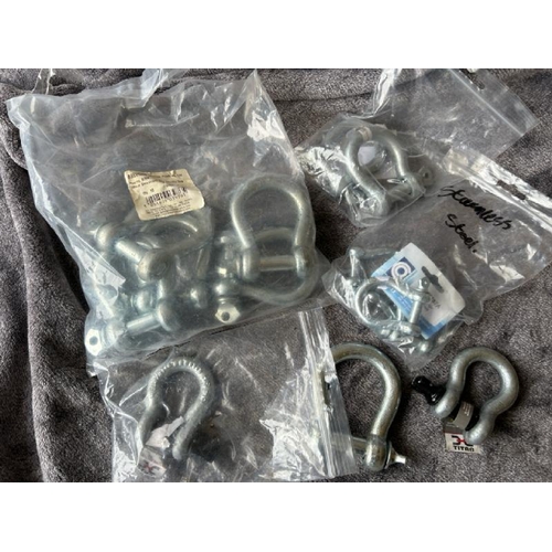 717 - JOB LOT OF NEW SHACKLES