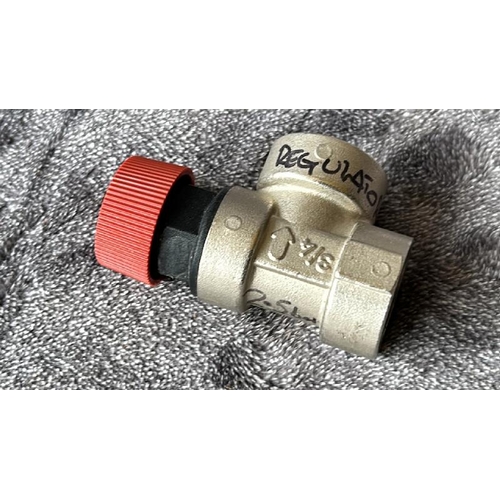 743 - NEW 2.5 BAR WATER REGULATOR VALVE