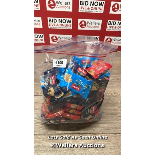 6109 - QUANTITY OF LOAKER MINIS