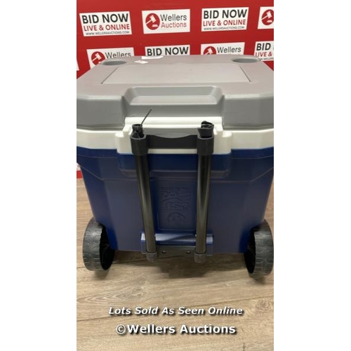 6345 - IGLOO MAX COLD 58 LITRE ROLLER COOL BOX / DAMAGED HANDLE / MINIMAL SIGNS OF USE