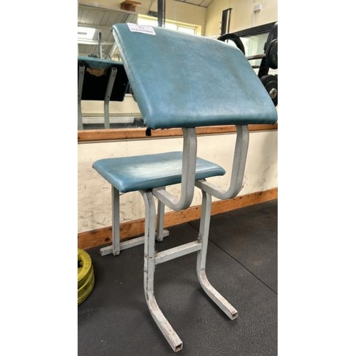 33 - PREACHER CURL STATION, APPROX OVERALL DIMENSIONS 85CM (H) X 40CM (W) X 50CM (D)