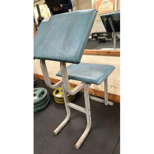 33 - PREACHER CURL STATION, APPROX OVERALL DIMENSIONS 85CM (H) X 40CM (W) X 50CM (D)