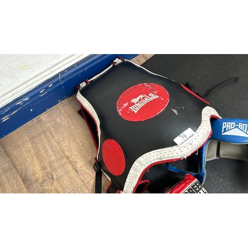 75 - A QUANTITY OF BOXING PADS, GLOVES, HEADGEAR AND A LONSDALE BODY PUNCHING PAD, ONLY X2 PAIRS OF GLOVE... 