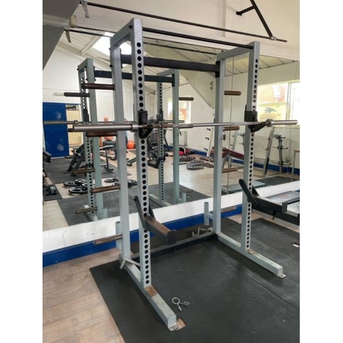 89 - SQUAT RACK, TO INCLUDE STRAIGHT BARBELL, APPROX OVERALL DIMENSIONS OF RACK ONLY 211CM (H) X 179CM (W... 