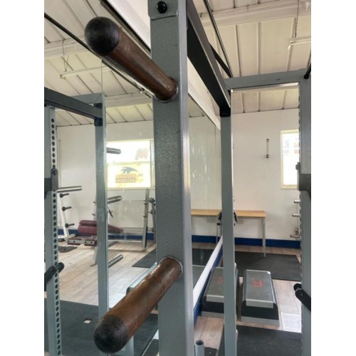 89 - SQUAT RACK, TO INCLUDE STRAIGHT BARBELL, APPROX OVERALL DIMENSIONS OF RACK ONLY 211CM (H) X 179CM (W... 