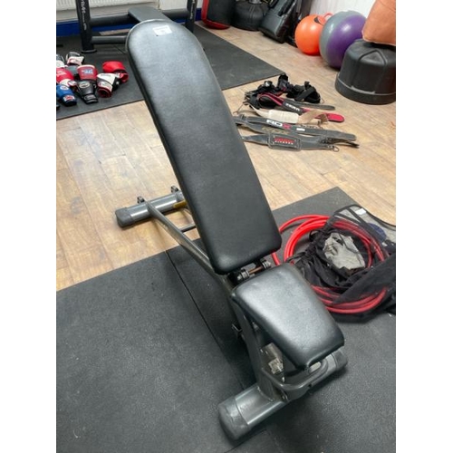 96 - SPORTSART FITNESS A991 ADJUSTABLE BENCH, APPROX OVERALL MEASUREMENTS WHEN FULLY ADJUSTED 140CM (H) X... 