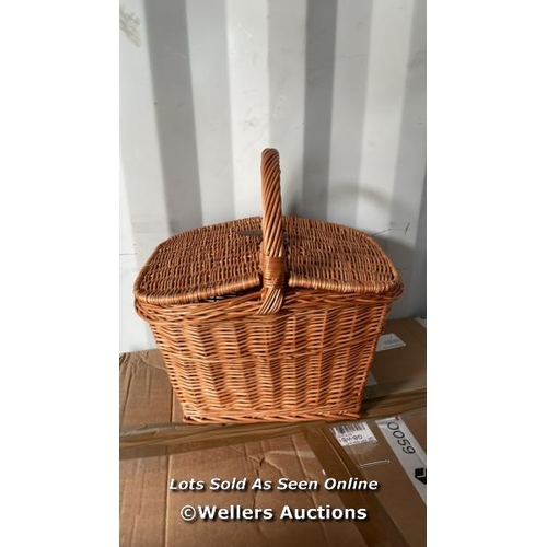 8013 - EMPTY WICKER PICNIC BASKET / CON