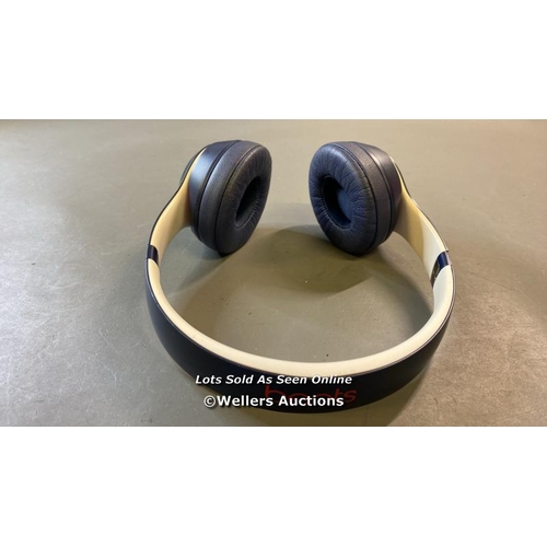 9704 - X1 APPLE BEATS SOLO3 WIRELESS ON-EAR HEADPHONES MODEL A1796