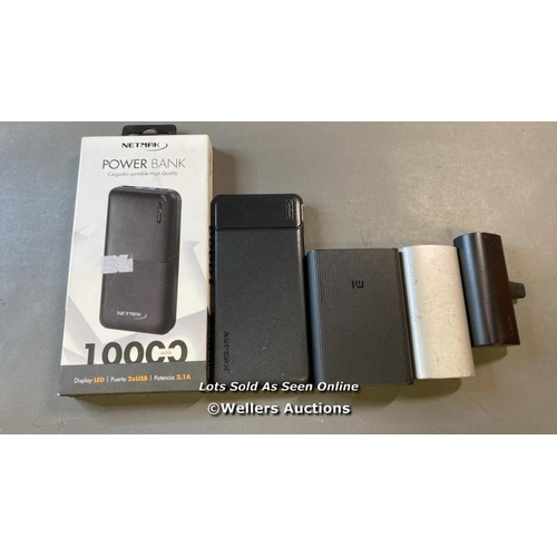 9733 - X5 POWER BANKS INCL. VEGER AND MI