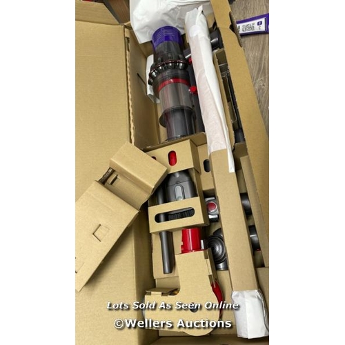 41 - DYSON CYCLONE V10� ABSOLUTE STICK VACUUM / POWERS UP / MINIMAL SIGNS OF USE