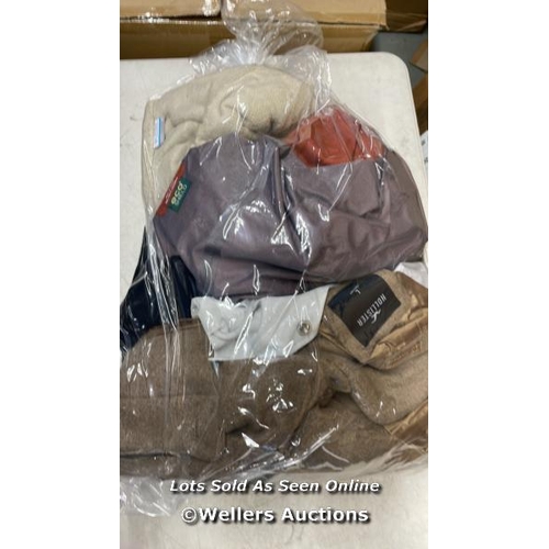 624 - BAG OF COATS AND JACKETS INCL. HOLLISTER