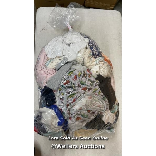 750 - BAG OF MAINLY CHILDREN CLOTHING