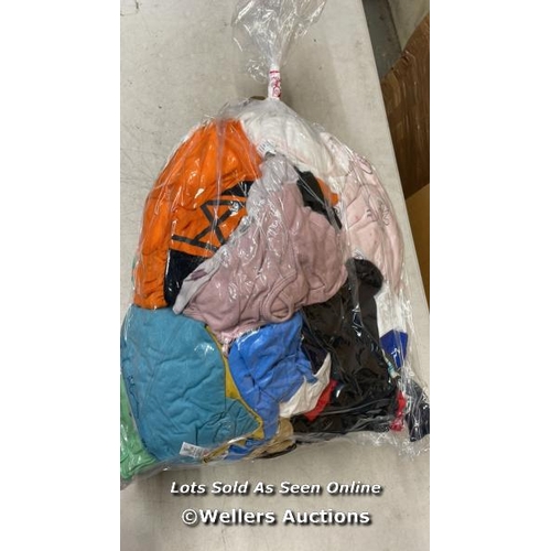 750 - BAG OF MAINLY CHILDREN CLOTHING