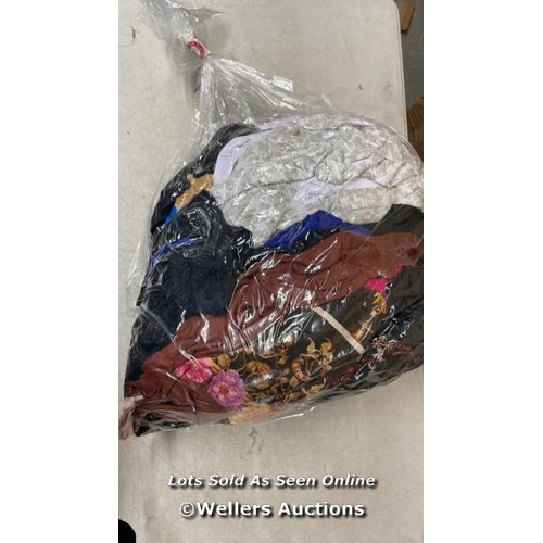 758 - BAG OF MAINLY LADIES CLOTHING