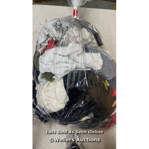 761 - BAG OF T-SHIRTS