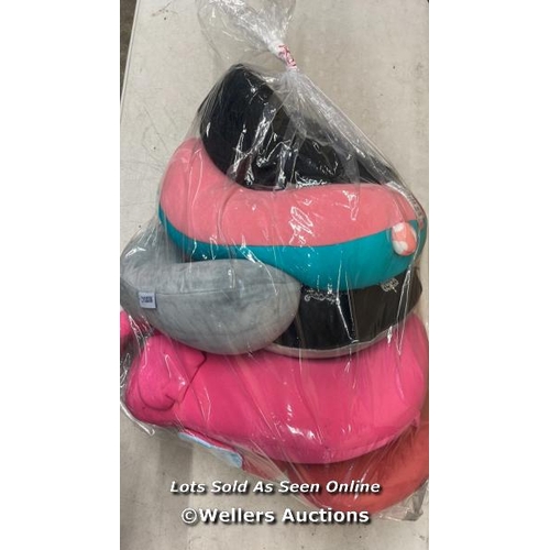 768 - BAG OF TRAVEL PILLOWS