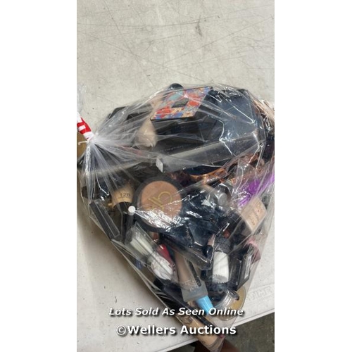 871 - BAG OF PART USED MAKEUPS