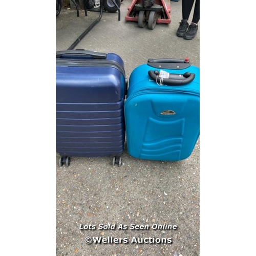 913 - X2 PRE-OWNED SUITCASE INCL. SOVEREIGN