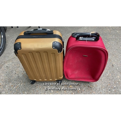 915 - X2 PRE-OWNED SUITCASE INCL. CLUB CLASS